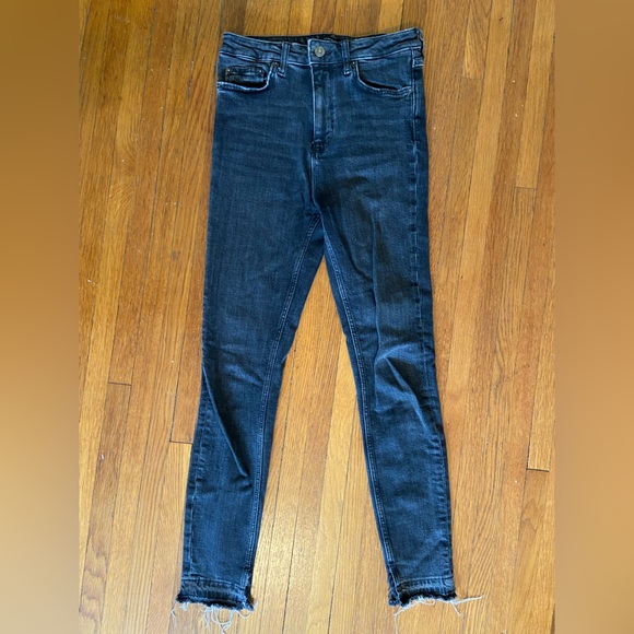 Dark Gray Zara Skinny Jeans with Frayed Hem in Size 6 - Picture 8 of 9